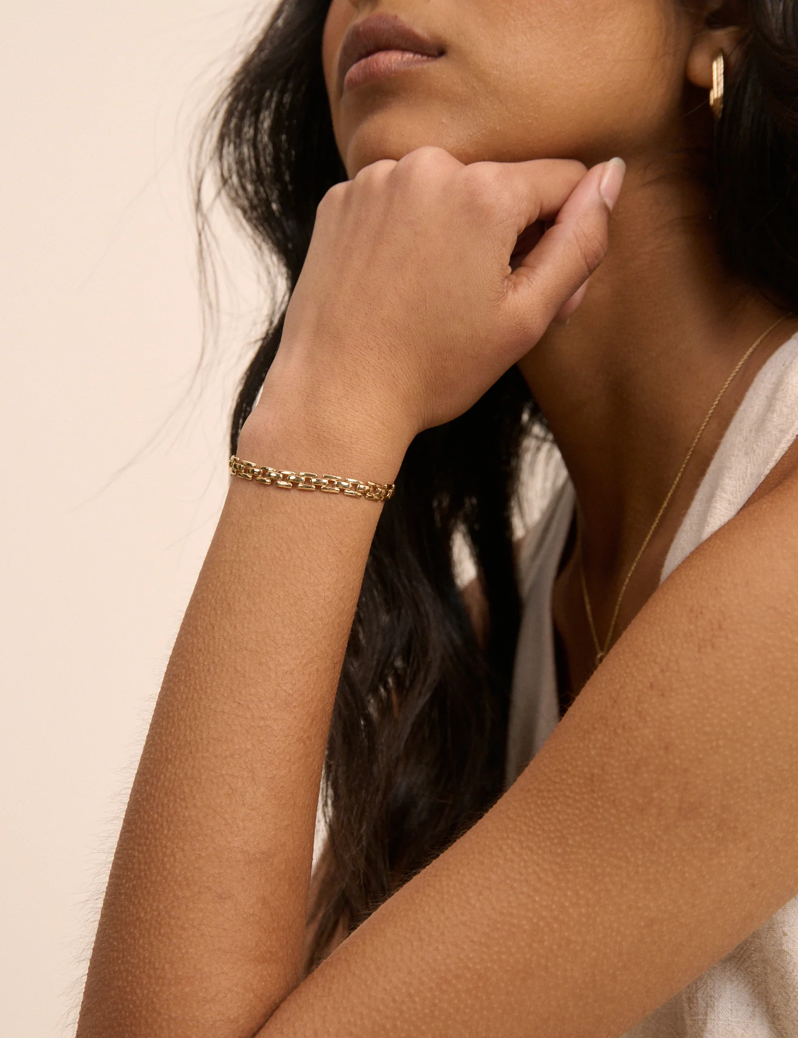 Gold Chain Interlocking Chain Bracelet - Image 3
