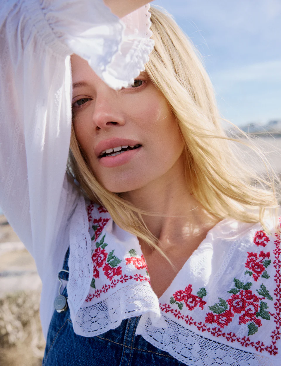 White Floral Collar Embroidered Blouse - Image 2