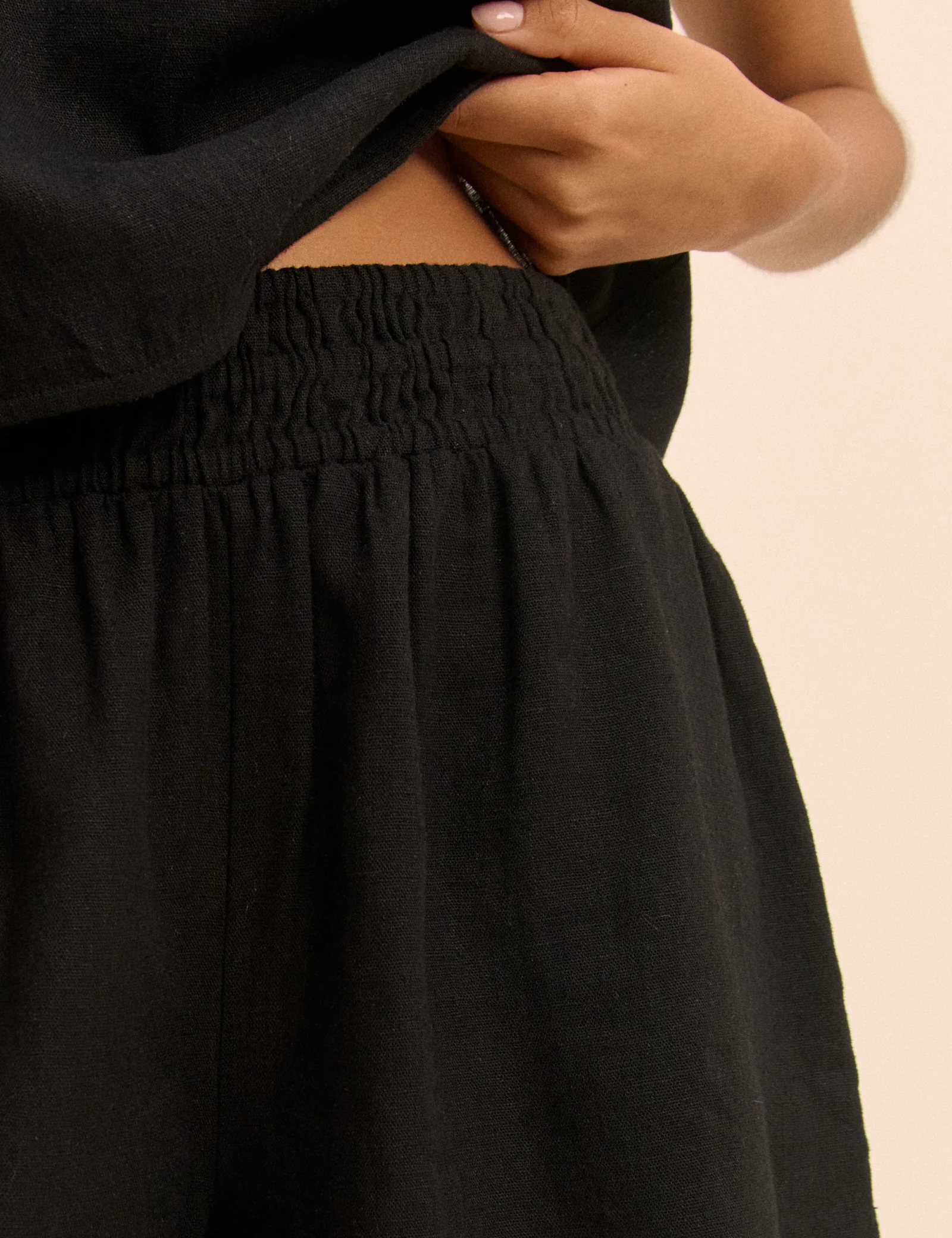 Black Linen-Blend Elasticated Waist Shorts - Image 3