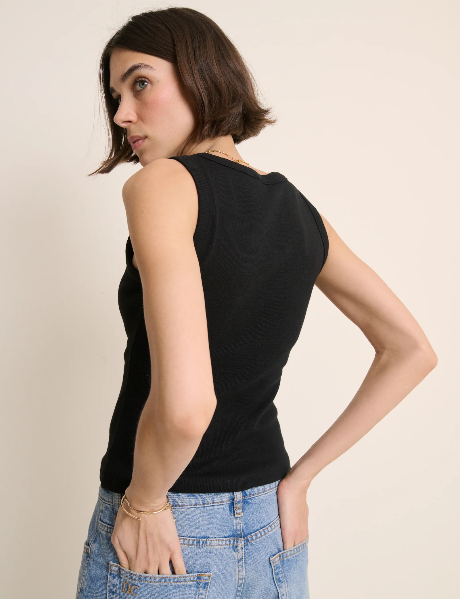Black Ribbed V-Neck Vest - Image 5