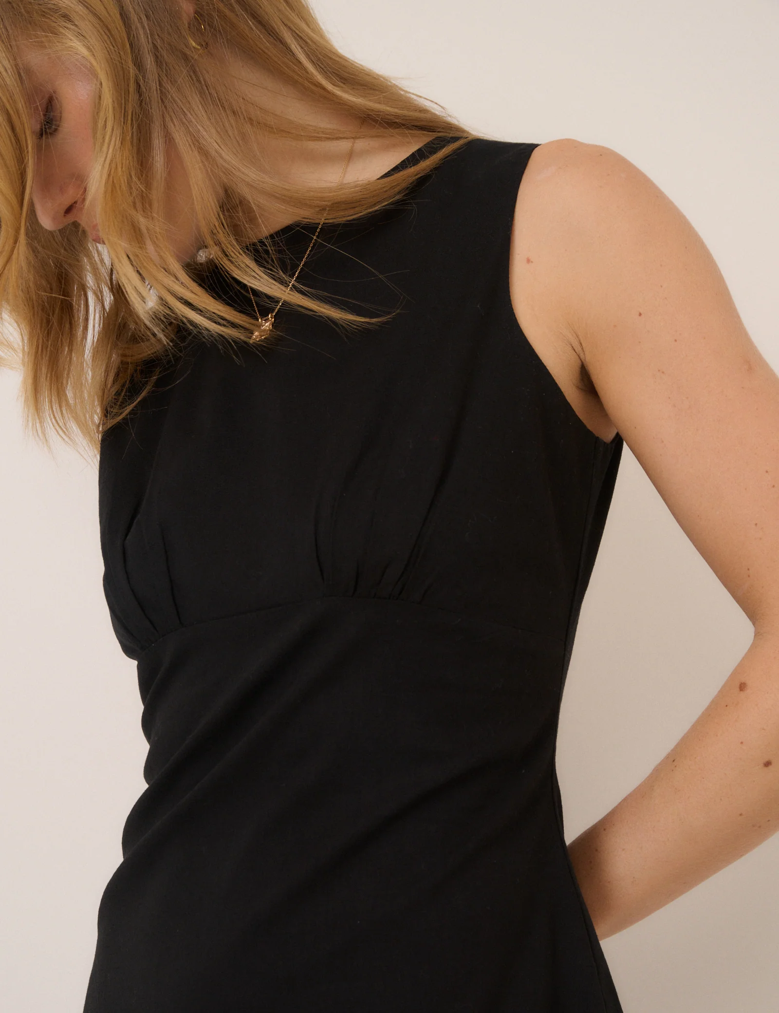 Black Sleeveless Vicky Mini Dress - Image 3