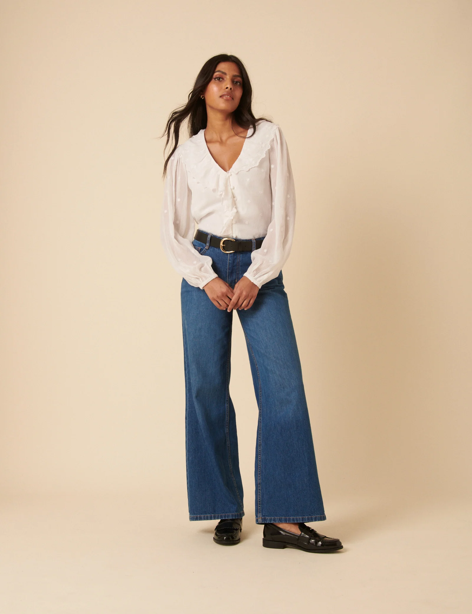 White Floral Embroidered Ruffle Collar Balloon Sleeve Blouse - Image 3